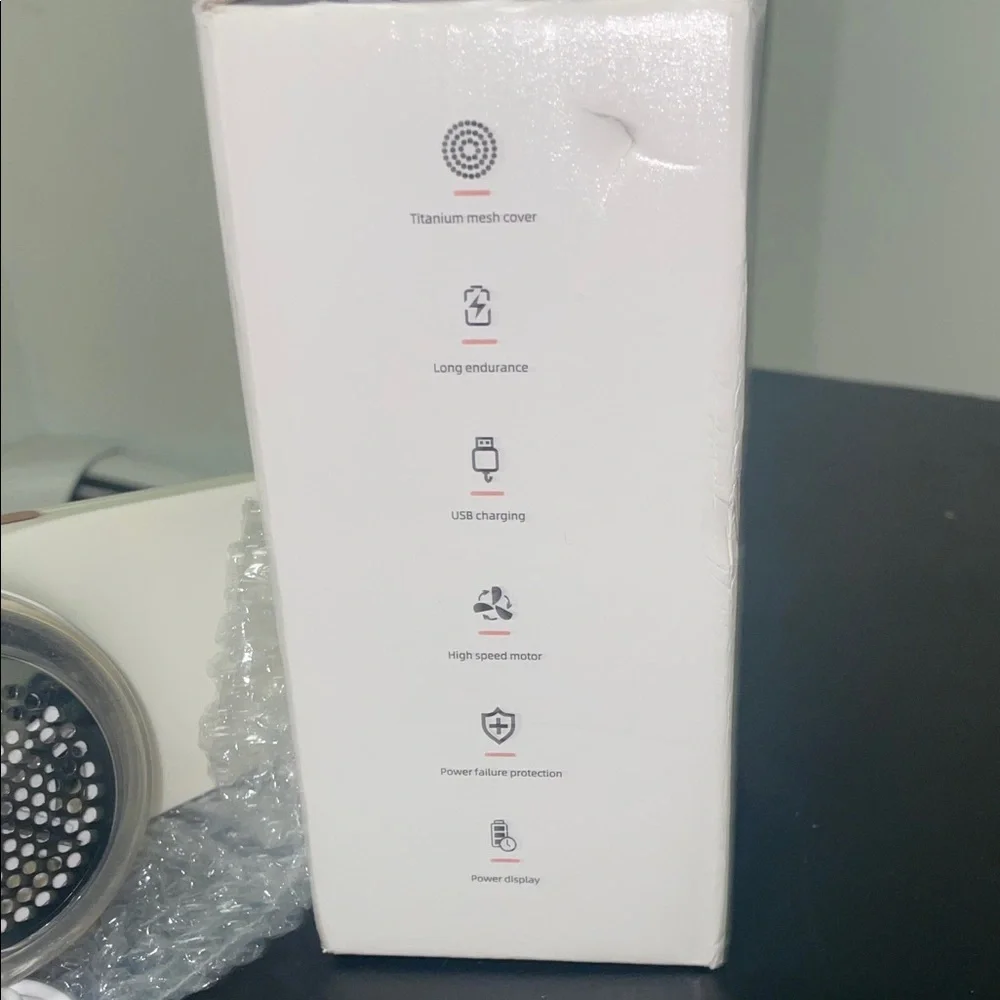 Electric Lint Remover in White and Black - Picture 4 of 4